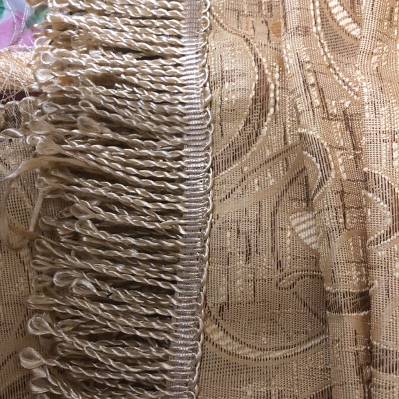 New Queen size Gold bedsheets & 2 pillow cases. - Picture 4 of 6